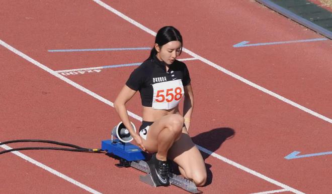 穿深V女装走光的他是真疯了还是向家缺钱了PG电子麻将胡了试玩向佐怎么癫成这样？(图2)