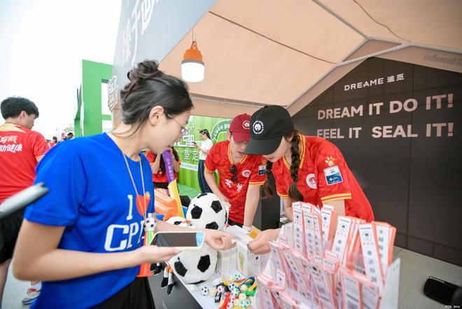 腾！追觅运动健康新品首秀点燃苏超赛场PG电子麻将胡了2试玩45万人同场沸(图3)